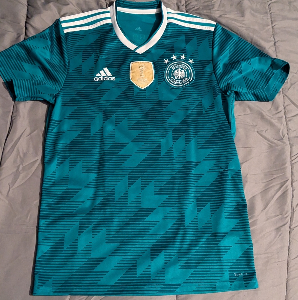 SOLD Mens ADIDAS Germany 2018 Away Jersey Soccer Kit Sz S Slim Fit FIFA - Picture 2 of 6